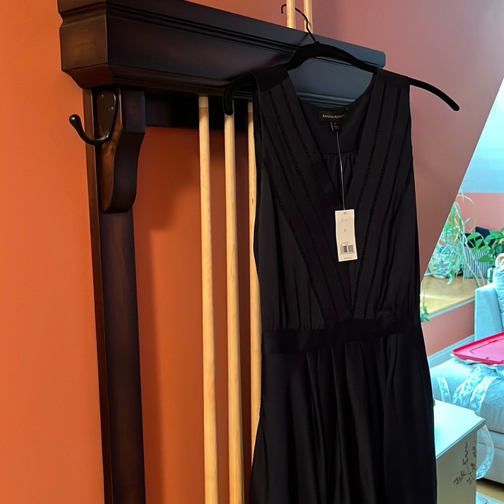 Size 0 Banana Republic black dress, 39 inches long, brand new never worn.